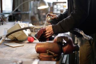 Entretien meuble métal : rouille, patine et produits à éviter