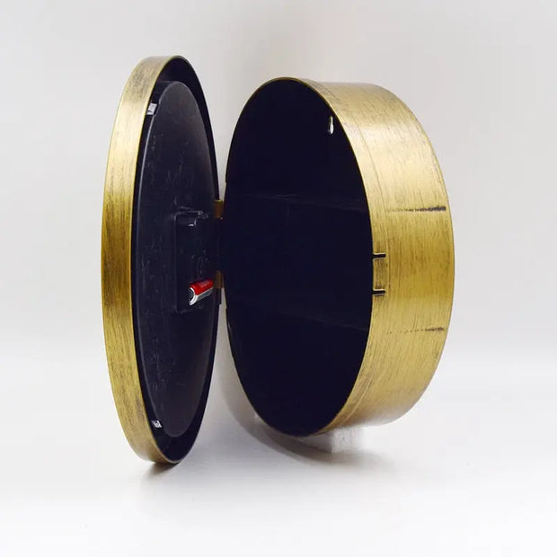 Horloge Industrielle Coffre Secret